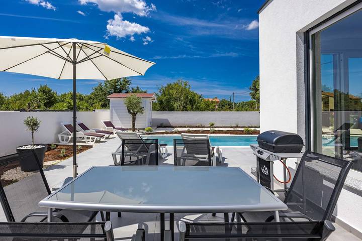 Villa für 6 Personen mit Garten in Svetvinčenat, Zentralistrien