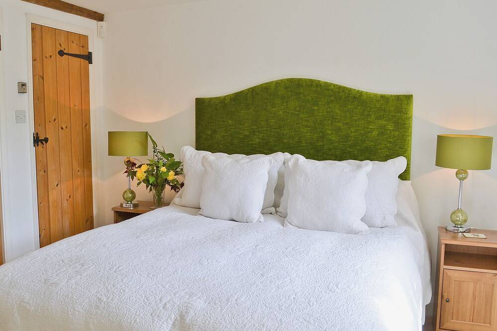 4 bedroom accommodation in Hildenborough, near Tonbridge in Leigh (Kent), Kent