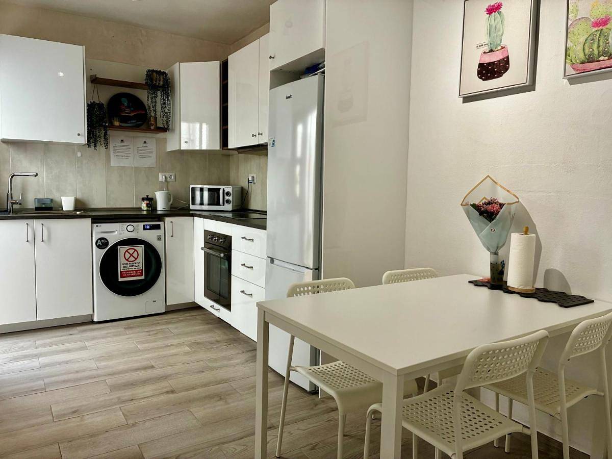 Amanecer Isleño Habitaciones, private Rooms in a Shared 3-Bedroom Apartment in Arrecife, Lanzarote in Los Alonsos, Arrecife