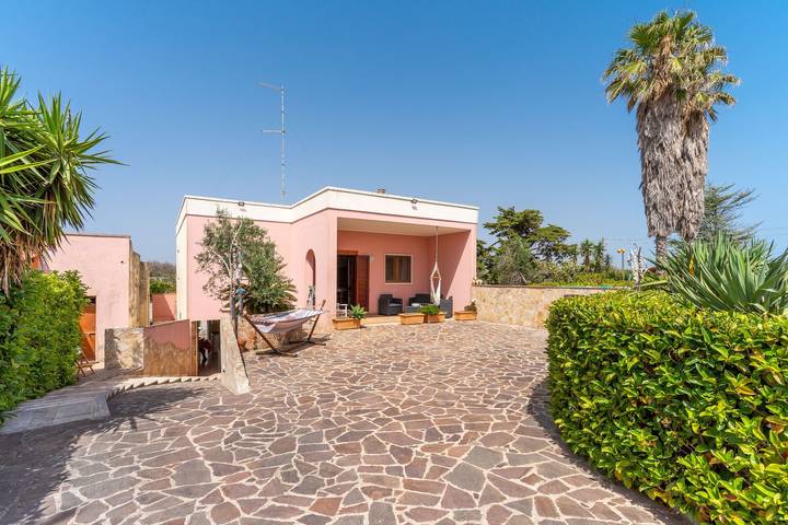 Entire studio, Holiday Apartment "Monolocale Amare 2" close to the Beach with Garden in Torre Specchia Ruggeri, Melendugno