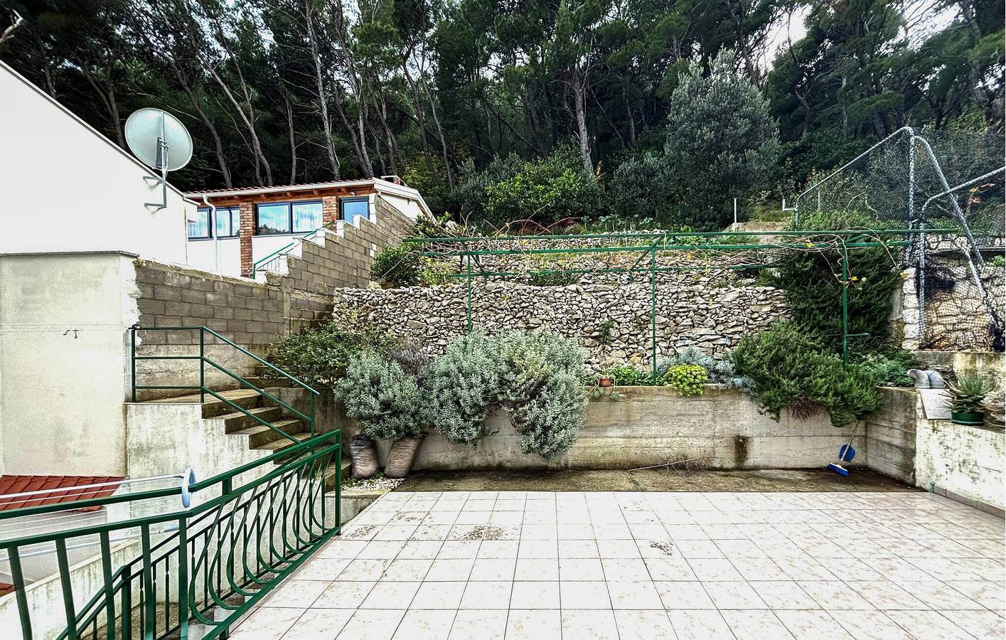 Ganze Ferienwohnung, Apartment mit Meerblick, Terrasse, WLAN, Klimaanlage und Parkplatz in Drvenik, Makarska Riviera