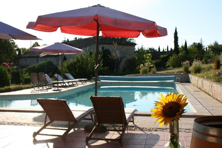Location de vacances pour 2 personnes, avec Terrasse ainsi que Jardin et Piscine à Fayssac