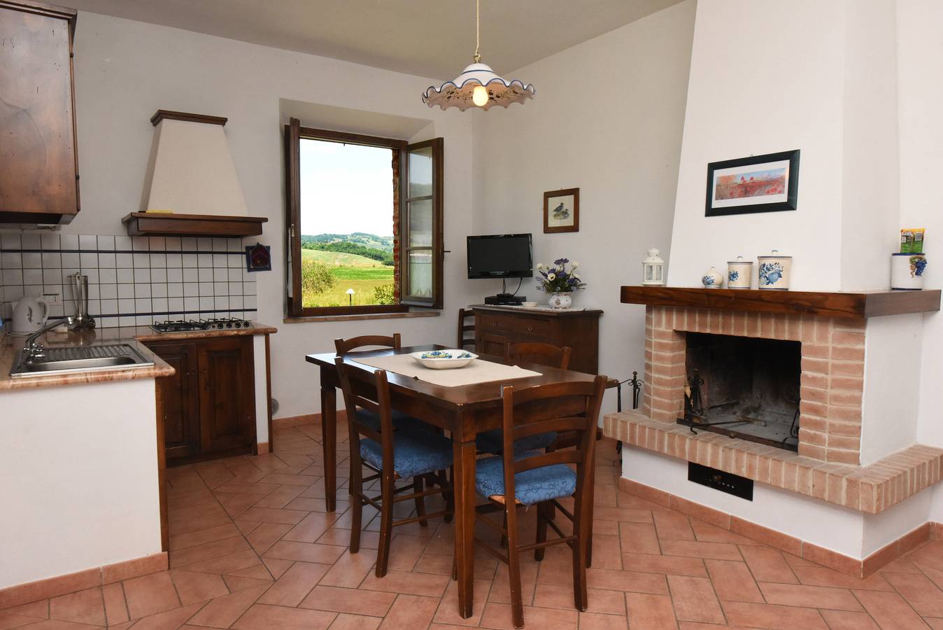 Ganze Wohnung, Apartment 'Rosso - La Valle Del Sole' mit Bergblick und Wlan in Castiglione d'Orcia und Umgebung, Orciatal