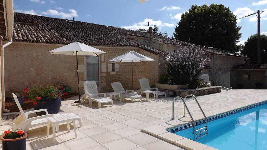 Gîte pour 4 personnes, avec piscine dans Bellevigne