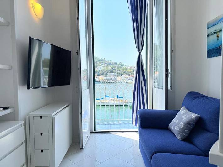 Ferienwohnung für 2 Personen, mit Ausblick und Balkon in Ischia Stadt