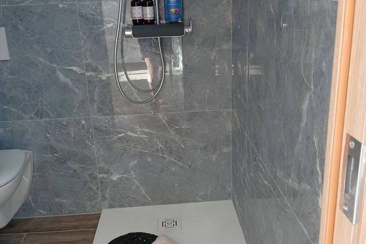 Appartement entier, Un petit paradis, niche au milieu des bois ( ste baume, canal de provence,... in Rougiers, Région de Brignoles