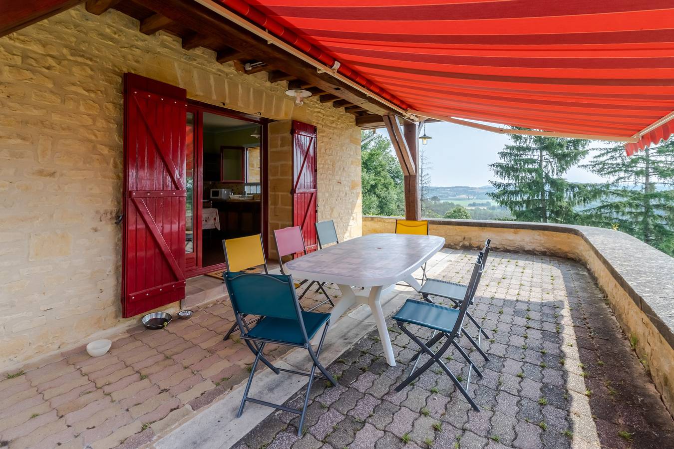 Casa de vacaciones 'Panissal 6 Personas' con terraza compartida, jardín compartido y Wi-Fi in Montignac, Périgord Noir