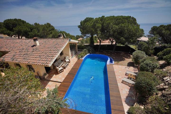 Casa rural para 8 personas, con piscina además de vistas y jardín en Sant Feliu de Guíxols