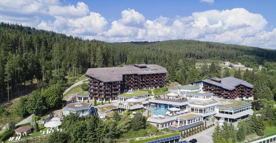 Ferienanlage für 2 Personen, mit Balkon und Whirlpool sowie Terrasse und Garten im Schwarzwald