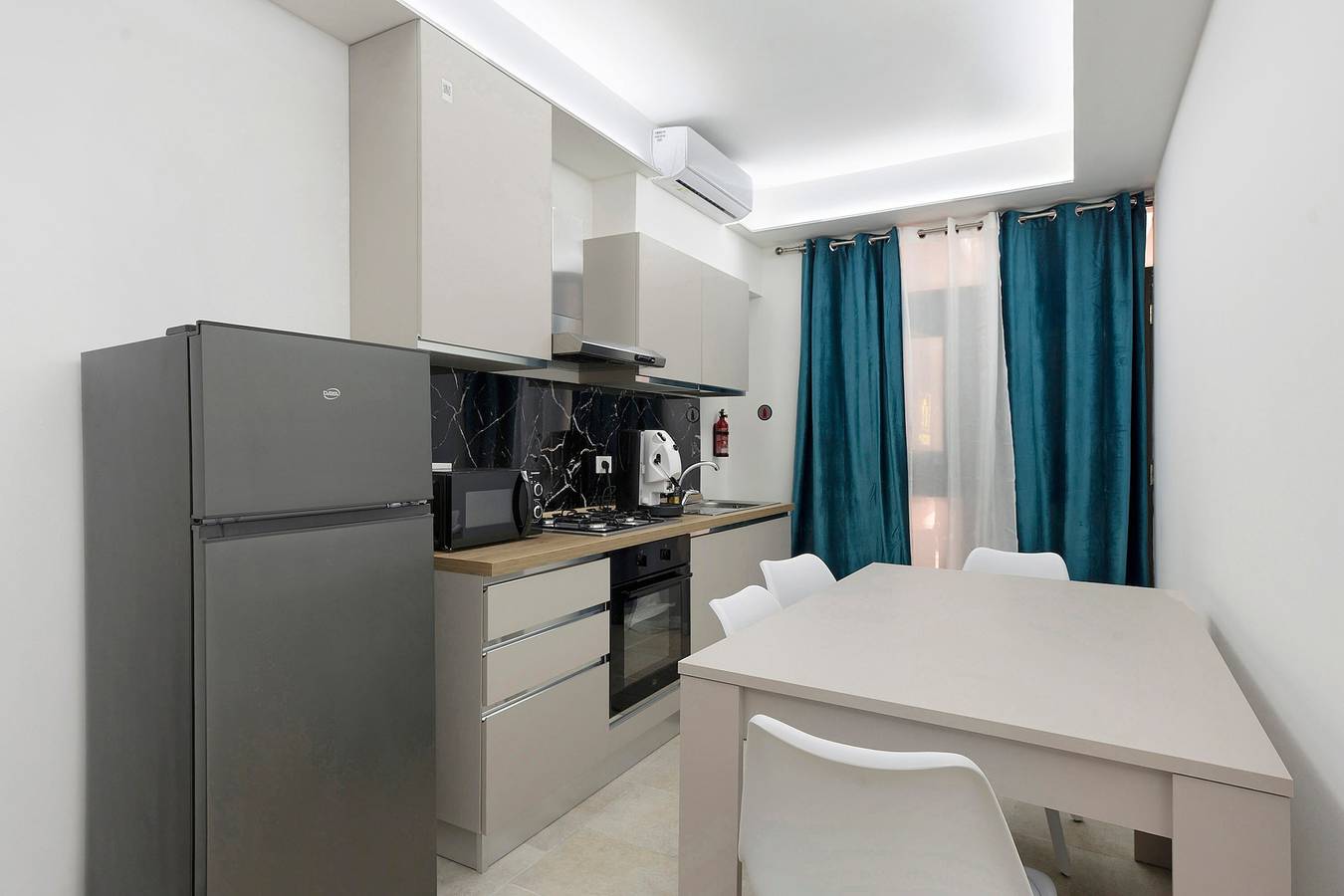 Entire apartment, Hilten Blue Wave Holiday Home 130m from Beach, Private Garden & Wi-Fi in Isola delle Femmine, Palermo Province