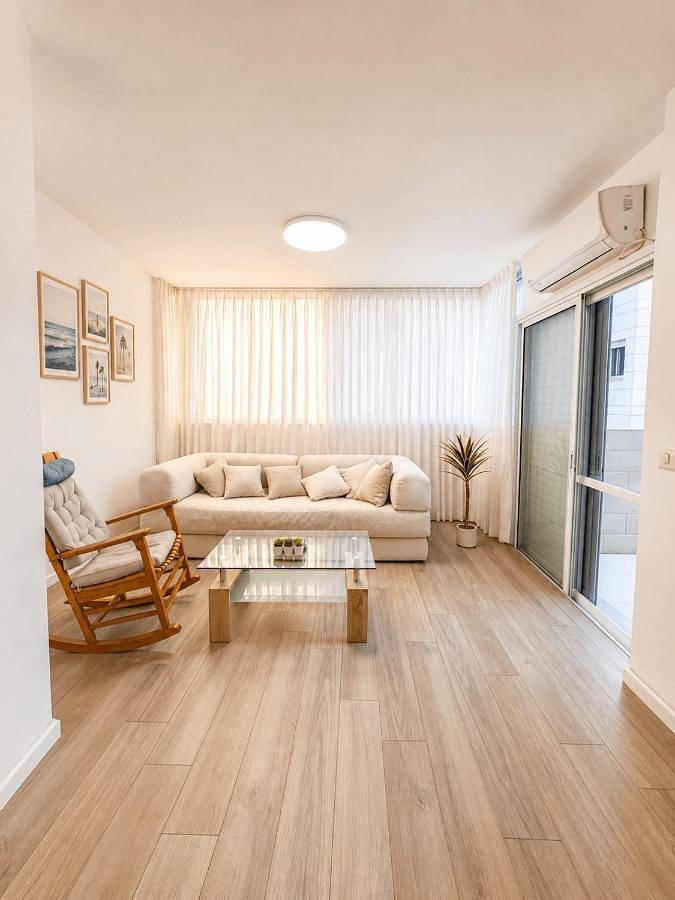 Apartamento de vacaciones para 7 personas, con vistas además de terraza y jardín - 1