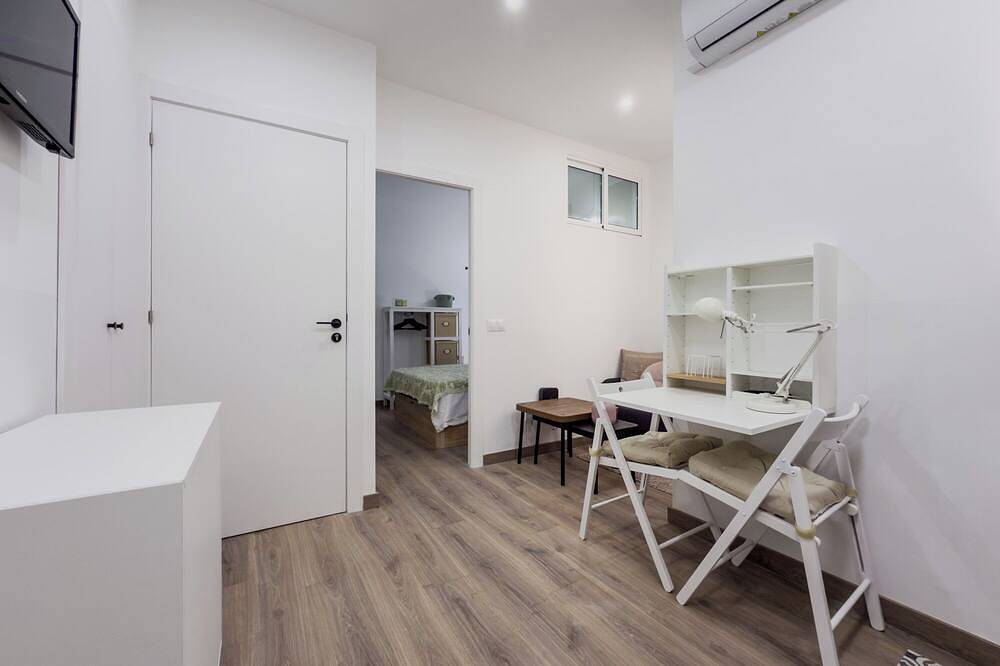 Ganze Wohnung, Apartment 1 in Ronda Sant Pau in Barcelona Zentrum, Barcelona