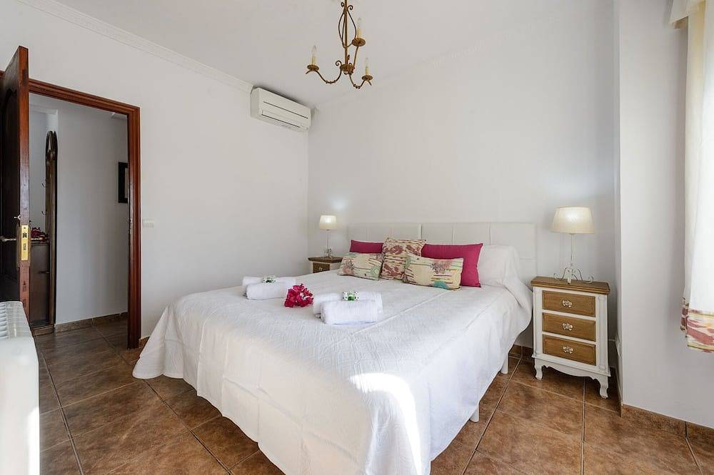 Can Pep, large Ibizan villa with private pool and Bbq. in Ibiza (Municipality), South Ibiza
