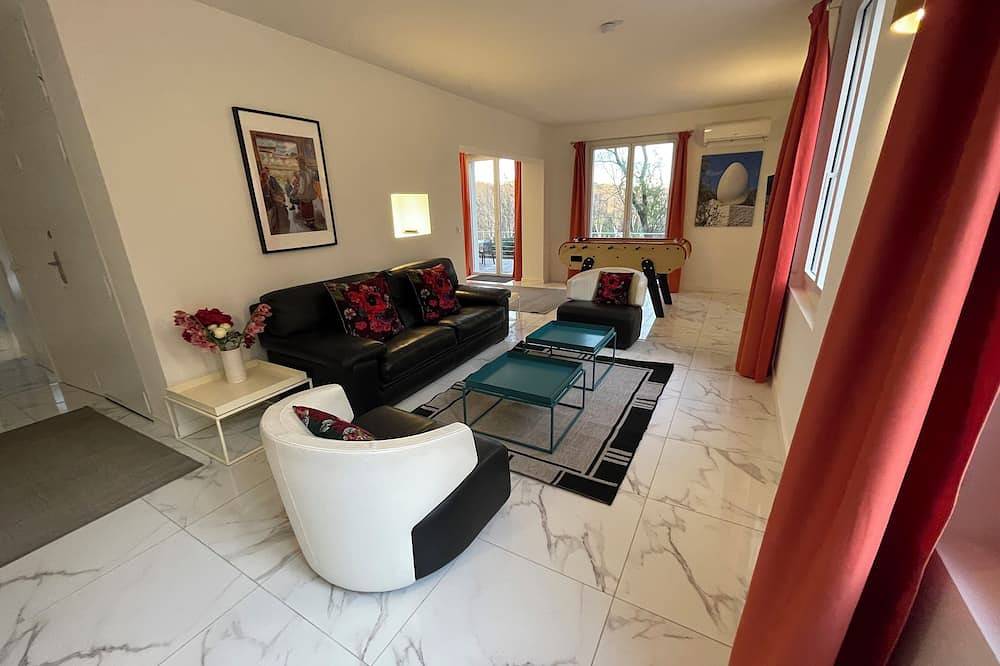 La Calade: Villa in the shade of oak trees in Montferrier-sur-Lez, Montpellier region
