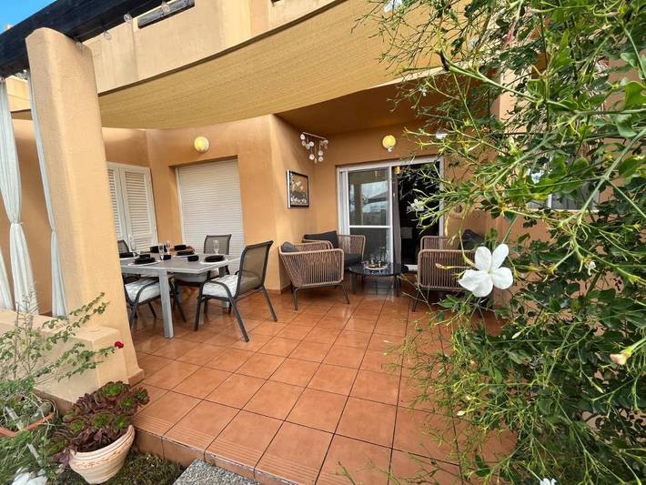 Apartamento de vacaciones para 4 personas, con balcón y jardín además de vistas y piscina - 1