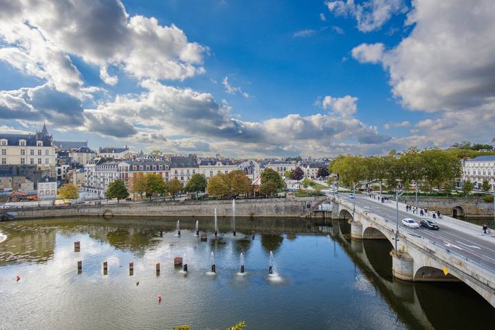 Apartamento entero, Le Bellevue - Centre ville - Wifi in Laval, Mayenne (desambiguación)