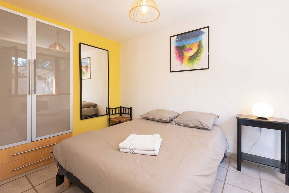 Maison avec piscine et belle vue in Lédenon, Région de Nîmes