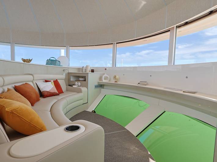 Boot für 2 Personen, mit Balkon und Whirlpool sowie Terrasse in Frankreich