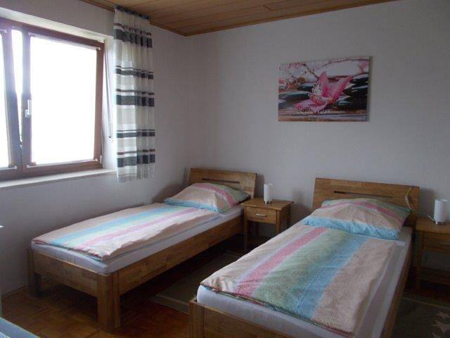Ferienwohnung für 3 Personen, mit Balkon/Terrasse und Balkon sowie Terrasse und Garten in Bayerischer Jura - 3