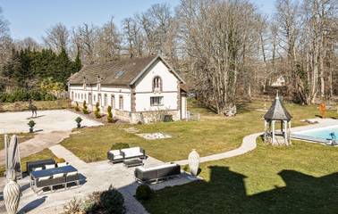 Gîte pour 2 personnes, avec sauna ainsi que terrasse et piscine à Gien