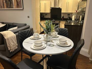 Holiday Letting for 6 People in Bedford, Bedfordshire, Photo 3