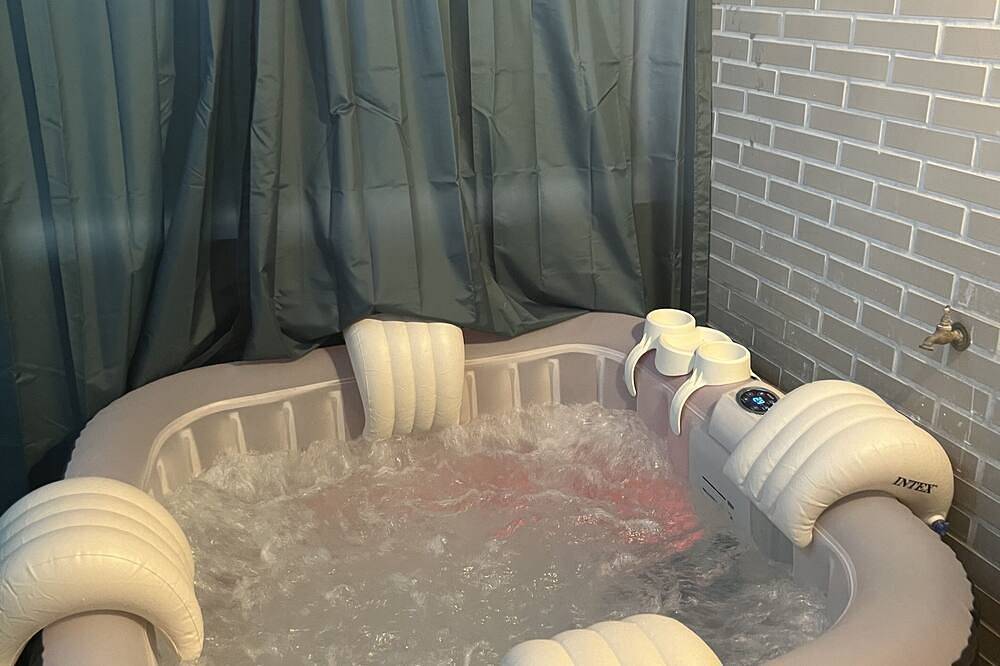 Entire apartment, T2 jacuzzi 6 stade de France and porte de paris streetcar stations in Épinay-sur-Seine, Seine-Saint-Denis