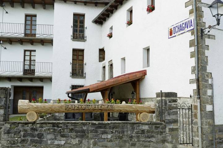 Gîte pour 7 personnes, avec jardin ainsi que vue et vue sur le lac à Ochagavía - 2