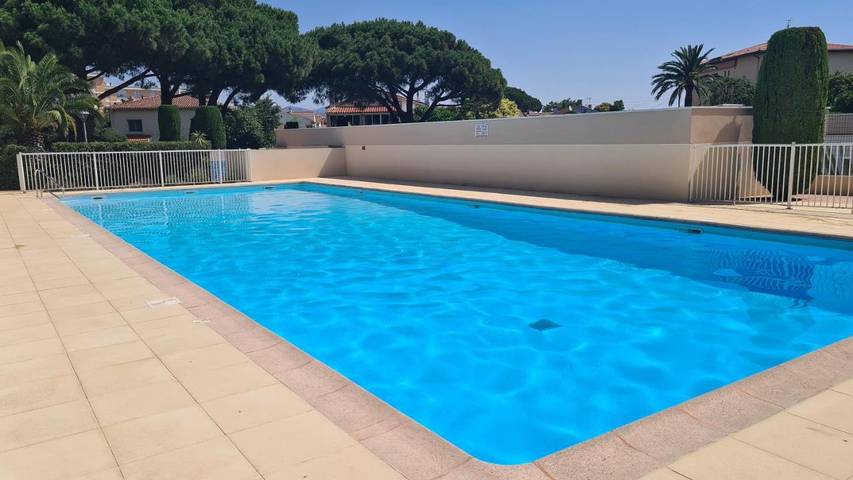 Gîte pour 4 personnes, avec jardin et piscine dans Base Nature François Léotard