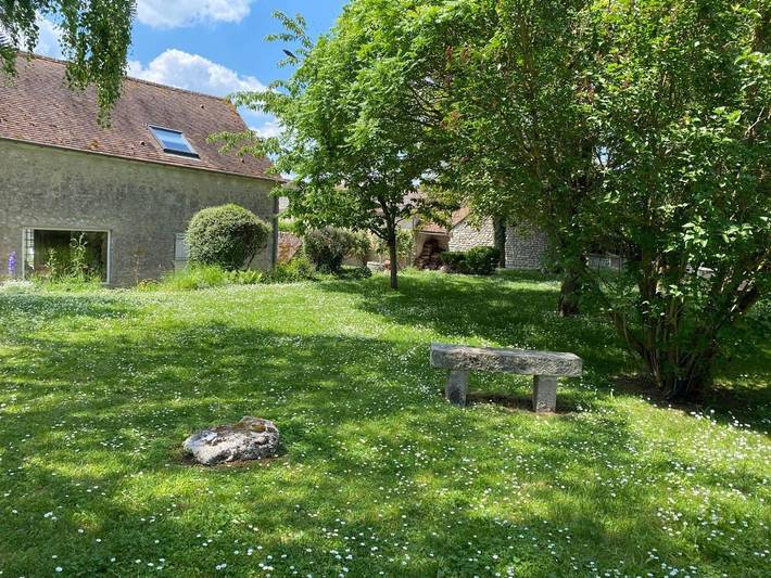 Location de vacances pour 14 personnes, avec vue ainsi que piscine et jardin à Buthiers - 4