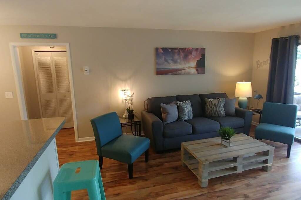 Ganze Wohnung, Strandspaziergang - Kostenlose Räder - Walk 2 Pier Village, Geschäfte und Restaurants! in St. Simons Island, Glynn County