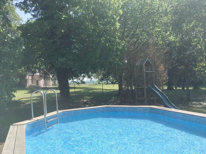 Location de vacances pour 9 personnes, avec piscine ainsi que vue et jardin, animaux acceptés à Ygrande - 3