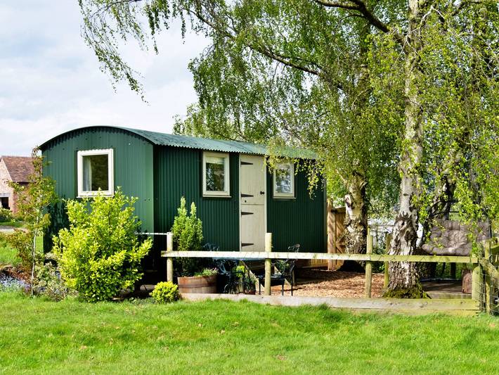 Glamping for 2 people, with terrace in West Midlands