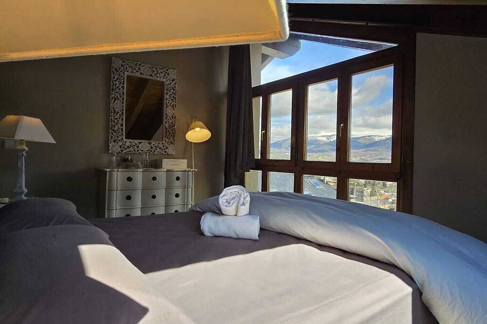 Entire apartment, Wonderful Penthouse in Puigcerdà in Puigcerdà, Catalan Pyrenees