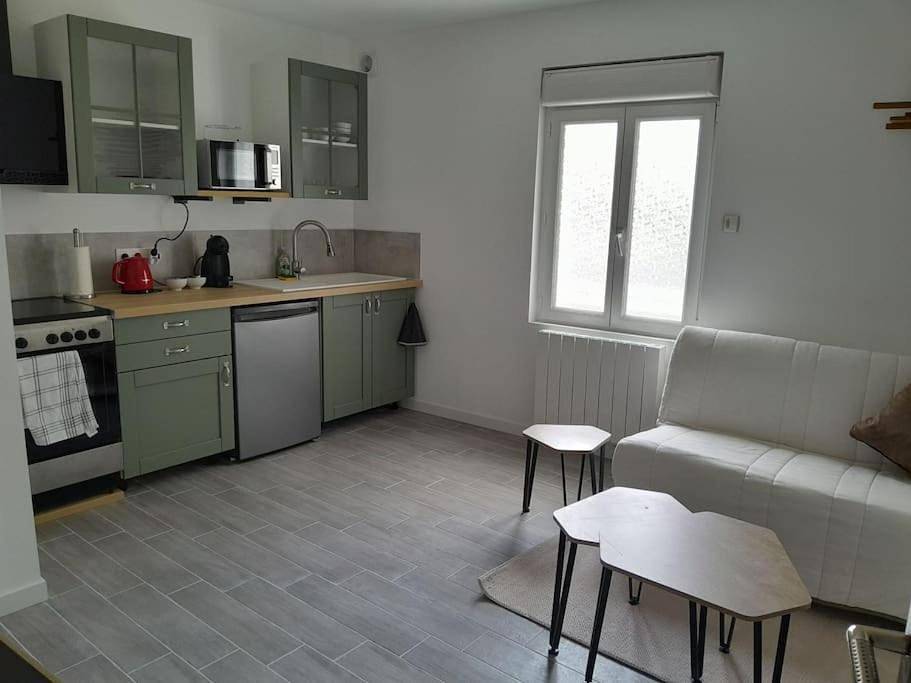 Appartement entier, One-Bedroom Apartment in Éguzon-Chantôme, Région de La Châtre