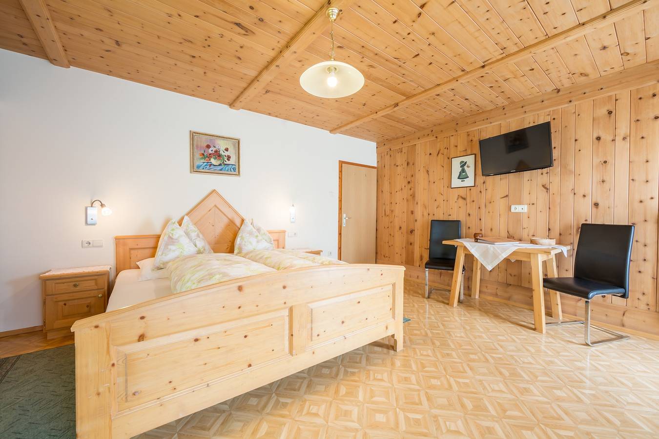 Entire apartment, Apartment 'Obermarhof Apt Hörneggile' with Mountain View, Shared Garden and Wi-Fi in Villgratener Berge, Gsies