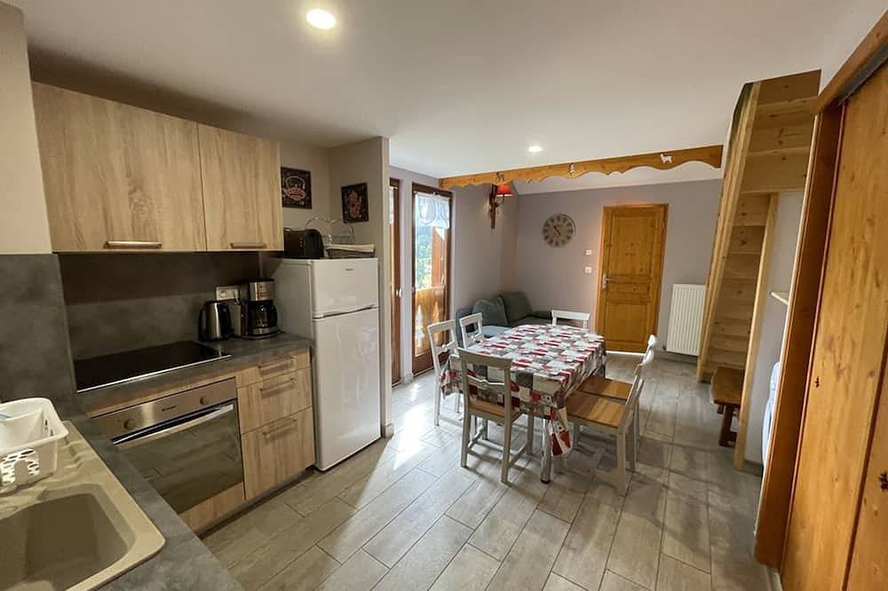 Apartamento entero, Apartamento acogedor en chalet con Wifi, cerca de pistas de esquí y estación de tren in Le Lioran, Laveissière