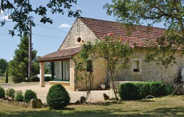 Gîte pour 4 personnes, avec piscine ainsi que terrasse et jardin à Gindou