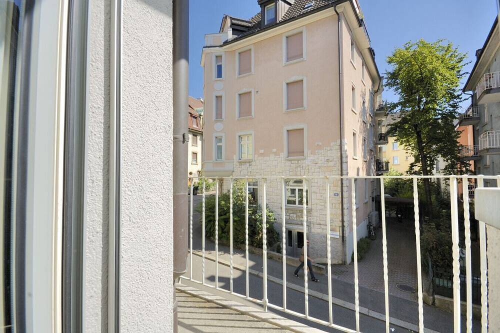 Geheel appartement, City-Studio - sweet and modest (Crown 14) in Zürich, Zürich (district)