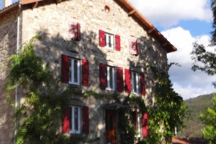 Location de vacances pour 9 personnes, avec Terrasse ainsi que Jardin et Vue à Sainte-Agathe