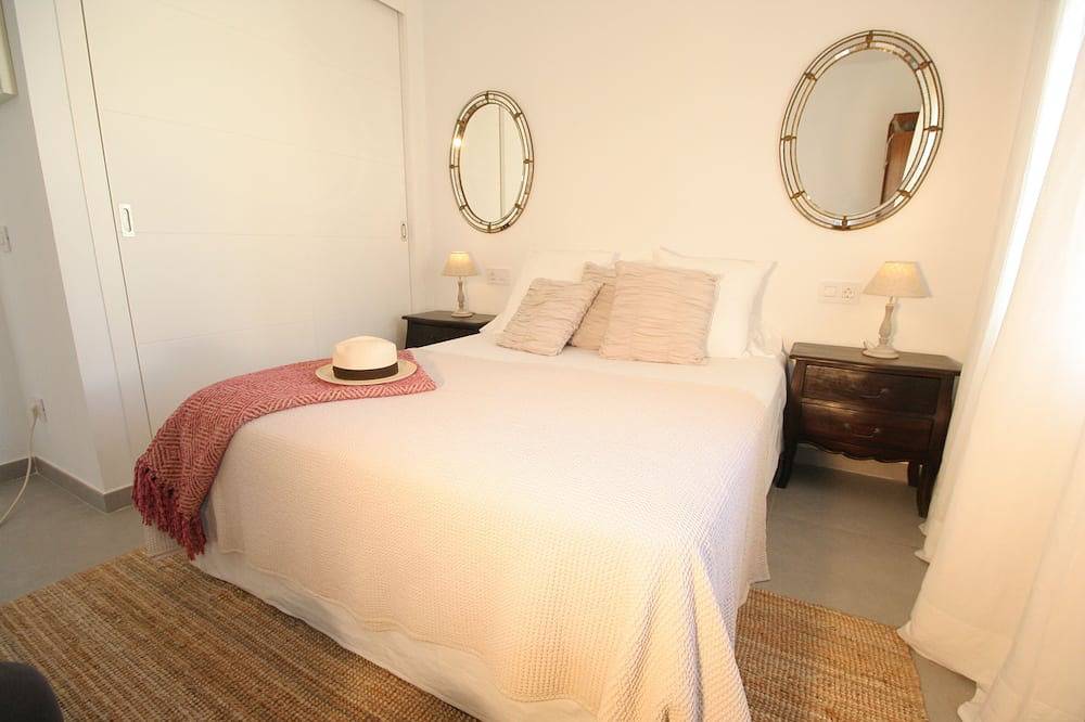 Ganze Wohnung, Top-moderne und komfortable Duplex-Wohnung mit großer Dachterrasse 100m zum Meer in Cala Bona, Son Servera