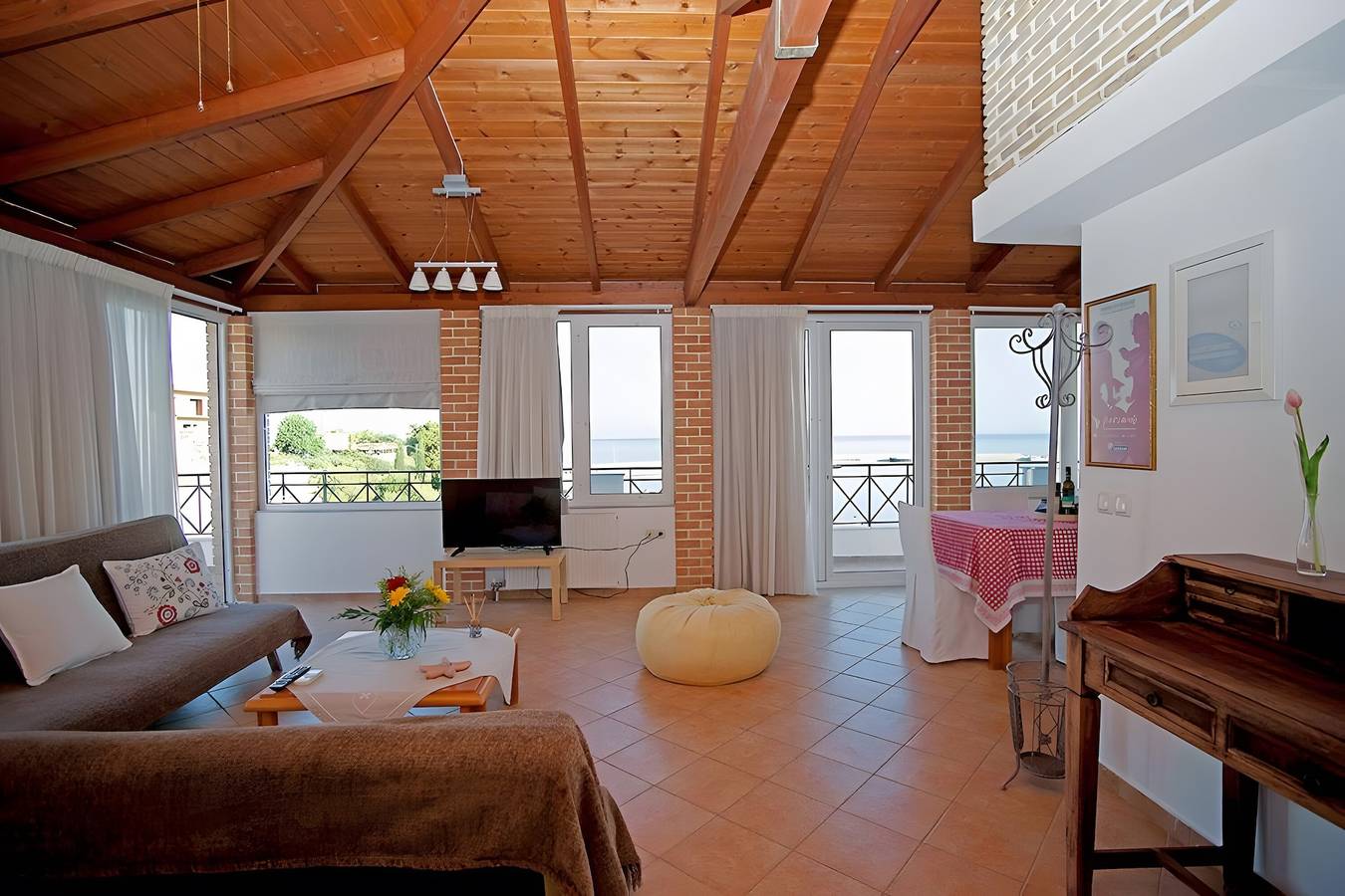 Ganze Wohnung, Apartment „A View From The Attic Window“ mit Meerblick, Wlan und Klimaanlage in Kyparissia, Golf von Kyparissia