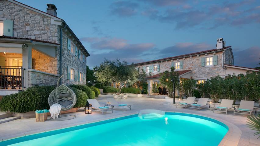 Villa pour 4 personnes, avec piscine et jardin ainsi que terrasse et sauna à Kanfanar
