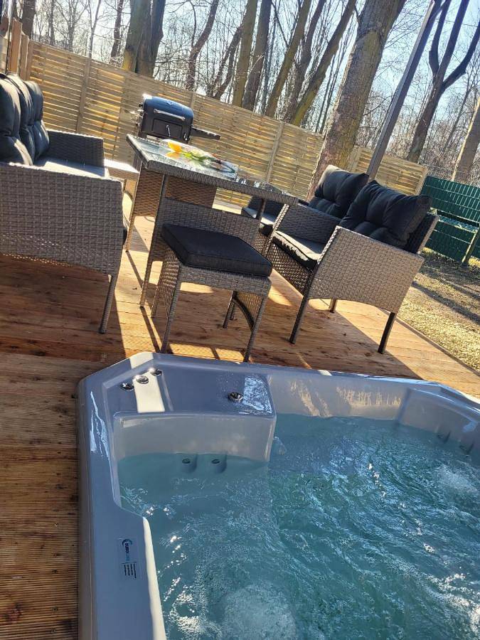 Parkcity Spa Domek z jacuzzi w Parku Śląskim in Chorzów, Śląsk
