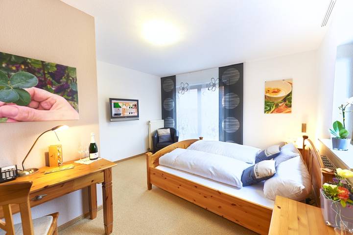 Doppelzimmer, Dusche oder Bad, Wc in Wonsheim, Landkreis Alzey-Worms