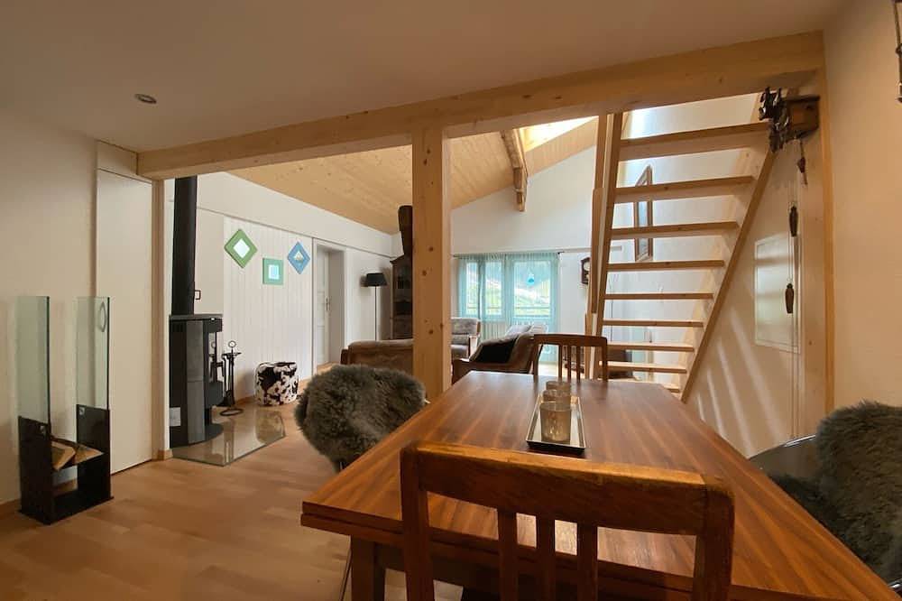 Ganze Wohnung, Sonnige 2.5 Zimmer Duplex-Ferienwohnung im Lötschental. in Wiler, Brig - Goms & Umgebung