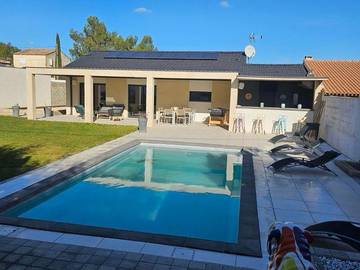 Gîte pour 7 personnes, avec jardin et piscine à Poulx