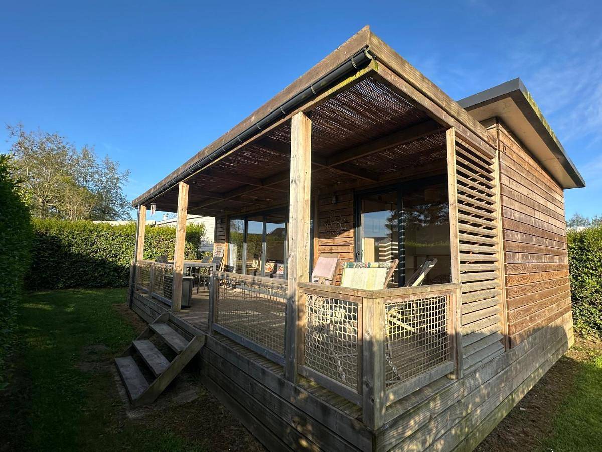 Chalet panoramique avec vue sur étang in Bec-de-Mortagne, Région du Havre