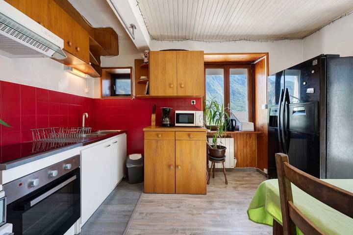 Hel lägenhet, Le Bochet Apartment – Mountain Retreat for 4 with Terrace, Parking, and Stunning Views in Montricher-Albanne, Saint-Jean-de-Maurienne region