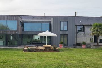 Gîte pour 12 personnes, avec jardin et terrasse, animaux acceptés à Liffré