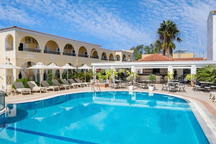 Appart’hôtel pour 3 personnes, avec jardin ainsi que vue et piscine